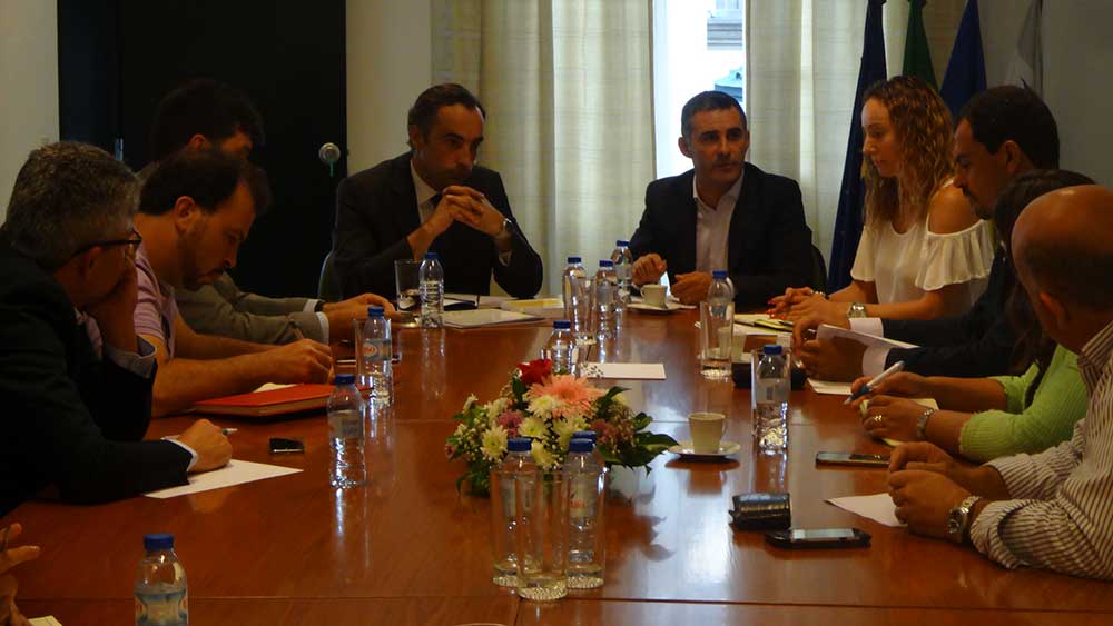 AMRAM reúne com a ARAE