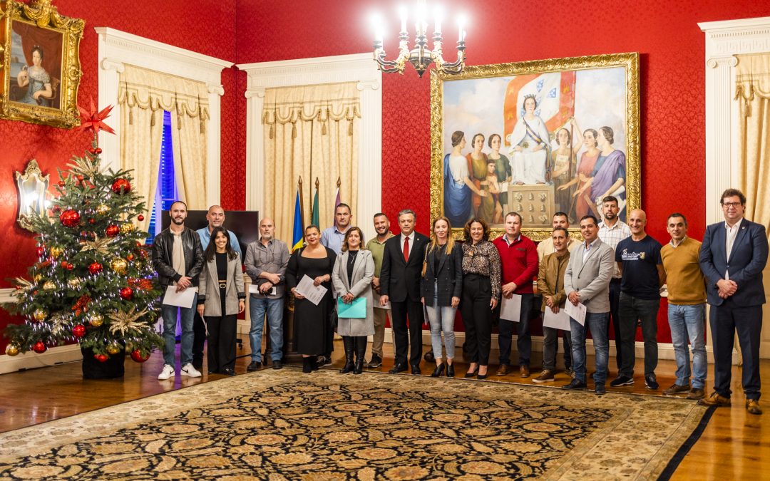 ENTREGA DE CERTIFICADOS DE FORMAÇÃO AOS PARTICIPANTES NOS CURSOS “CARREIRA ESPECIAL DE FISCALIZAÇÃO” E “SEGURANÇA CONTRA INCÊNDIO EM EDIFÍCIOS”